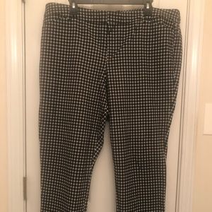 Old Navy Pixie Ankle Size 18